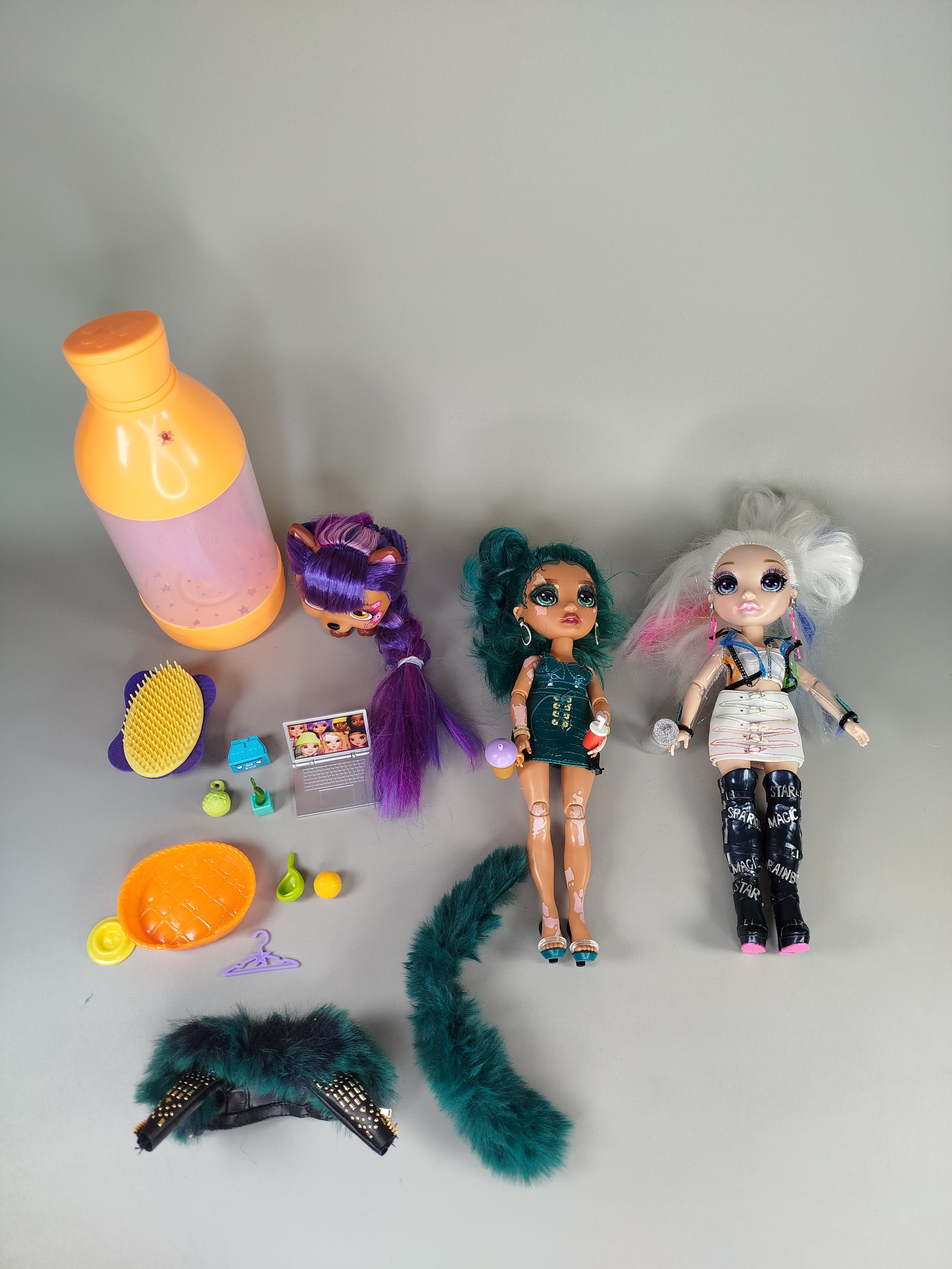 Modepuppen und Zubehör Set – 2 Puppen und Tierfigur, gut